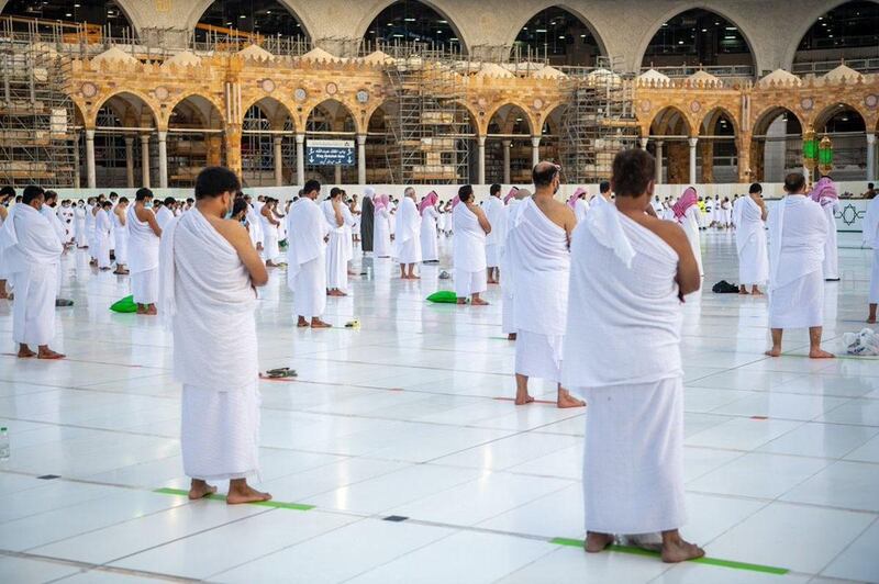 Worshipers perform Istisqa (rain-seeking) prayer on Thursday at the holy mosque of Makkah in Saudi Arabia. Courtesy Makkah Province