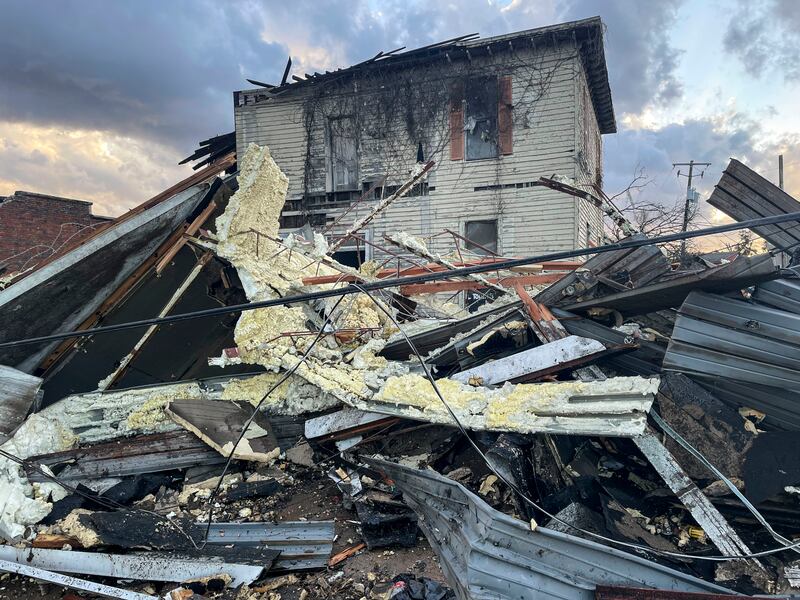 The tornado lifted debris to between 3km and 4.5km in the air and was one of at least 34 tornadoes reported across the US. AP