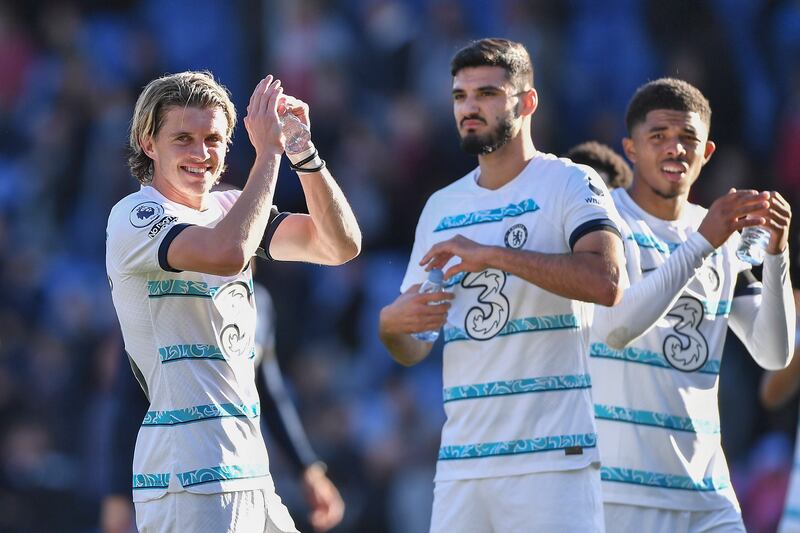 Chelsea's Conor Gallagher  and teammates applaud fans after the 2-1 Premier League victory against Crystal Palace on October 1, 2022. EPA