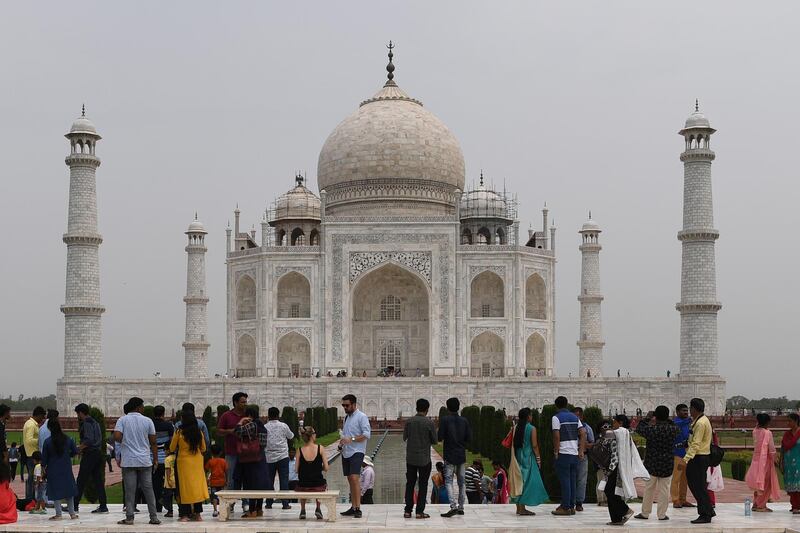 Tourists visit the Taj Mahal in Agra on August 1, 2018. (Photo by SAJJAD HUSSAIN / AFP)