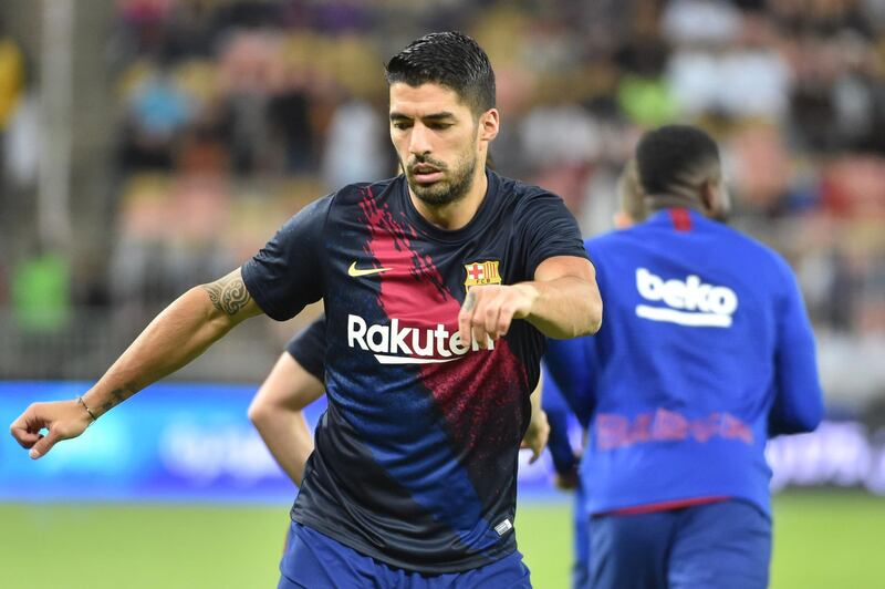 Barcelona's Uruguayan forward Luis Suarez warms up ahead of the Spanish Super Cup semi final between Barcelona and Atletico Madrid on January 9, 2020, at the King Abdullah Sport City in the Saudi Arabian port city of Jeddah. The winner will face Real Madrid in the final on January 12. / AFP / FAYEZ NURELDINE
