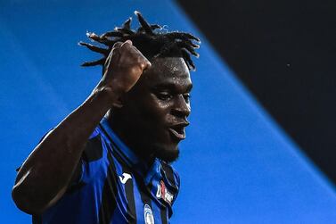 Atalanta's Colombian forward Duvan Zapata celebrates after scoring his team's 4th goal during the Italian Serie A football match Atalanta vs Sassuolo, played on June 21, 2020 at the Atleti Azzurri d'Italia stadium, behind closed doors as the country gradually eases its lockdown aimed at curbing the spread of the COVID-19 infection, caused by the novel coronavirus. / AFP / Miguel MEDINA