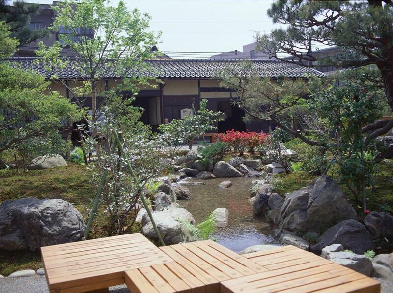 A samurai house in the Naga-machi district. Courtesy Ishikawa Prefecture Tourist Association and Kanazawa Convention Bureau / JNTO