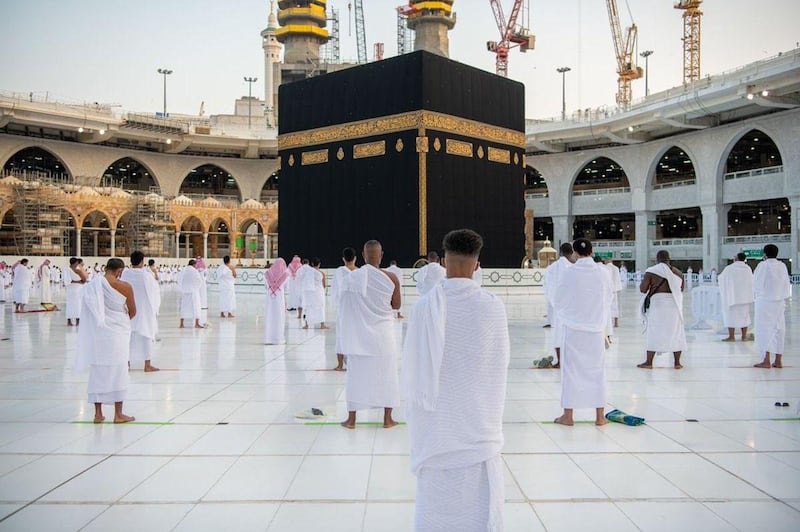 Worshipers perform Istisqa (rain-seeking) prayer on Thursday at the holy mosque of Makkah in Saudi Arabia. Courtesy Makkah Province