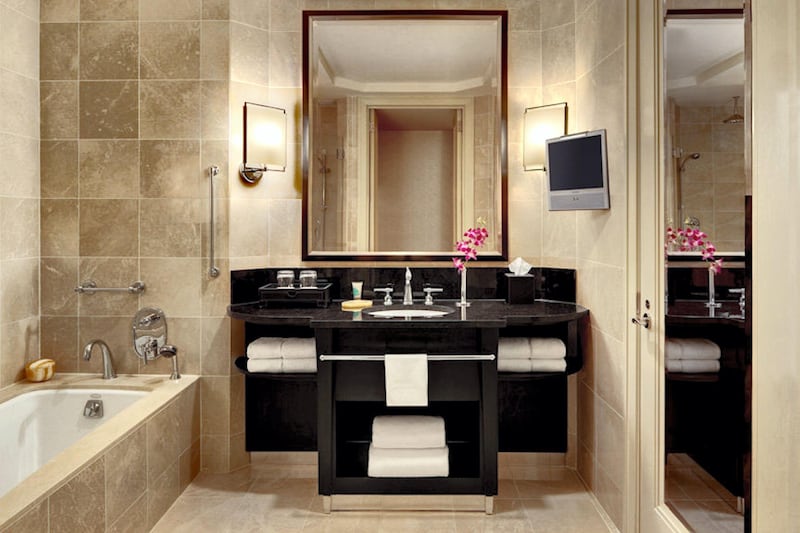 <p>A bathroom at&nbsp;Mandarin Oriental, New York</p>
