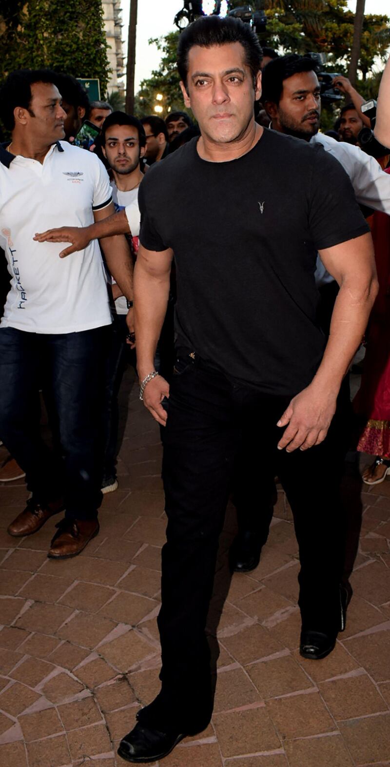 Indian Bollywood actor Salman Khan arrives for a promotional event in Mumbai on December 13, 2017. / AFP PHOTO / STR