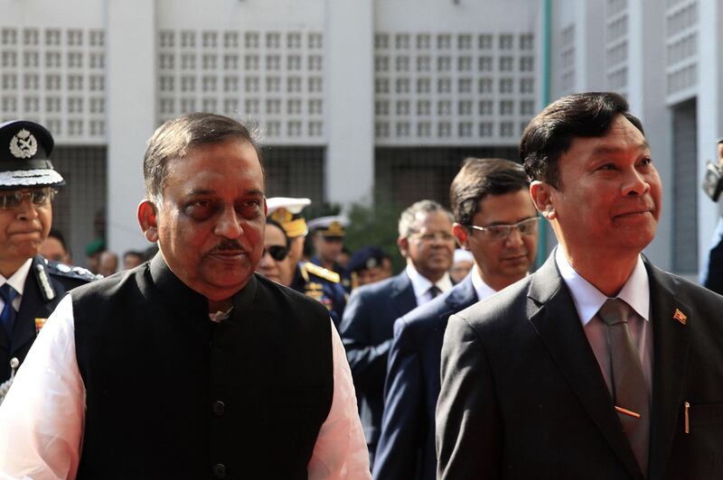 Myanmar home minister Gen Swe (R) and his Bangladesh counterpart Asaduzzaman Khan (L) looks on in Dhaka on February 16, 2018.
Bangladesh February 16 handed over a list of more than 8,000 Rohingya to Myanmar as it moves to kick-start their repatriation weeks after the process was halted due to lack of preparation.
 / AFP PHOTO / -