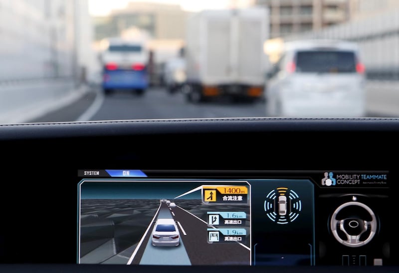 FILE PHOTO: An onboard display monitor shows other vehicles as a staff member of Toyota Motor Corp drives its self-driving technology "Mobility Teammate Concept" prototype car hands-free on the Metropolitan Expressway during the Toyota Advanced Technologies media preview in Tokyo, Japan, October 8, 2015.   REUTERS/Yuya Shino/File Photo