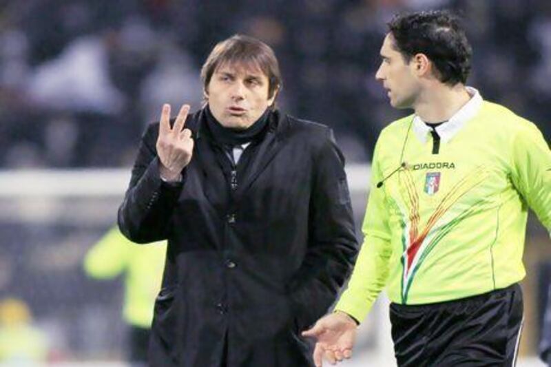 Juventus head coach Antonio Conte, left, talks with a referee assistant after half time during the Italian Serie A match against Bologna on Saturday. Cezaro De Luca / AFP