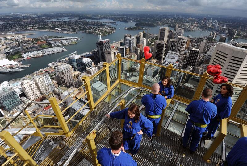 Newly introduced couples are given five minutes to talk to each potential partner at the summit of the Sydney Tower on February 14, 2012. Standing at 260 metres above street level, Sydney’s highest viewing platform, a total of 14 singles search for a love match by speed dating on Valentine’s Day while enjoying breathtaking views.  AFP PHOTO / Torsten BLACKWOOD
 *** Local Caption ***  863747-01-08.jpg