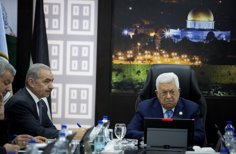 Palestinian President Mahmoud Abbas chairs a session of the weekly cabinet meeting with Palestinian Prime Minister Mohammad Shtayyeh, in Ramallah in the Israeli-occupied West Bank April 29, 2019. Majdi Mohammed/Pool via REUTERS