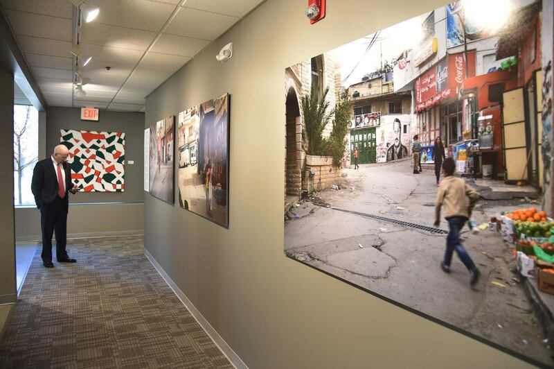 People visit the Palestinian Museum on the day of its inauguration in Woodbridge, Connecticut, April 22, 2018. 
This is the first museum in the United States dedicated to Palestinian art. / AFP PHOTO / HECTOR RETAMAL