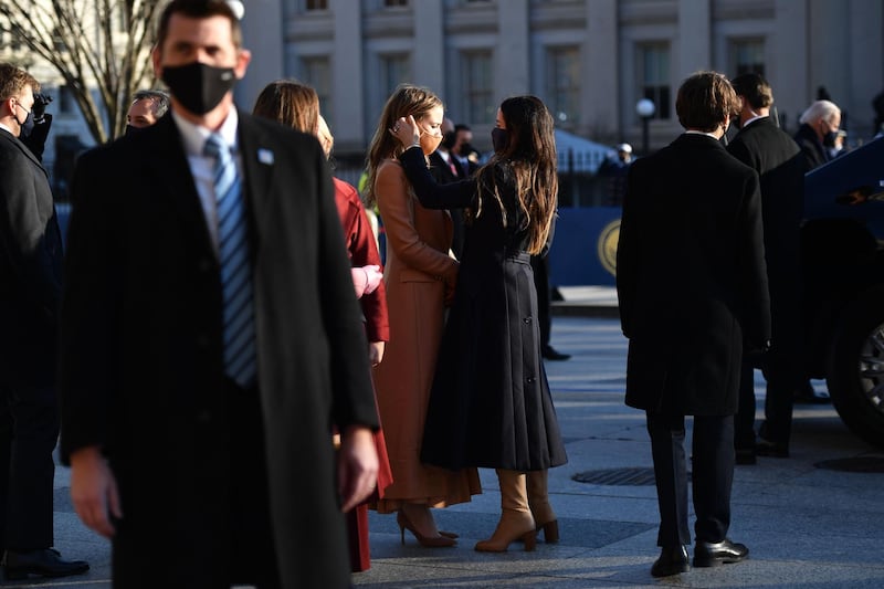 Ashley Biden, daughter of US President Joe Biden, adjusts the hair of her niece, Natalie Biden, before the inauguration. AFP