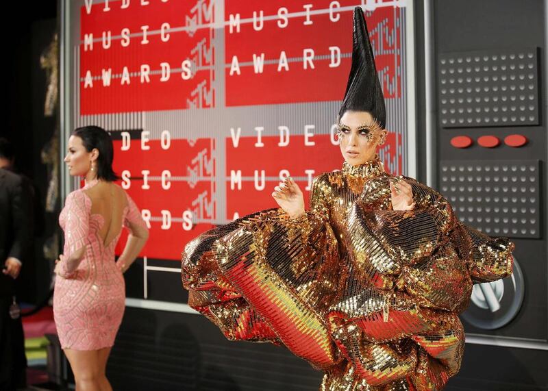 Singer Z LaLa poses alongside Demi Lovato as they arrive at the 2015 MTV Video Music Awards. Danny Moloshok / Reuters