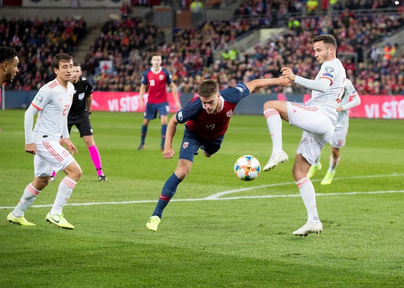 Soccer Football - Euro 2020 Qualifier - Group F - Norway v Spain - Ullevaal Stadium, Oslo, Norway. Spain's Saul Niguez fights for the ball against Norway's Markus Henriksen.  REUTERS