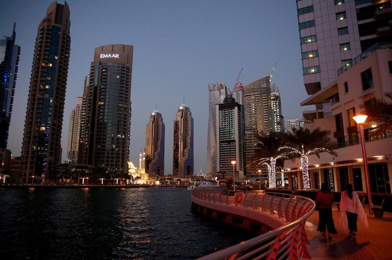 FILE PHOTO: Tourist walk at the Dubai Marina, surrounded by high towers of hotels, banks and office buildings, in Dubai, United Arab Emirates December 11, 2017. REUTERS/Amr Abdallah Dalsh -/File Photo