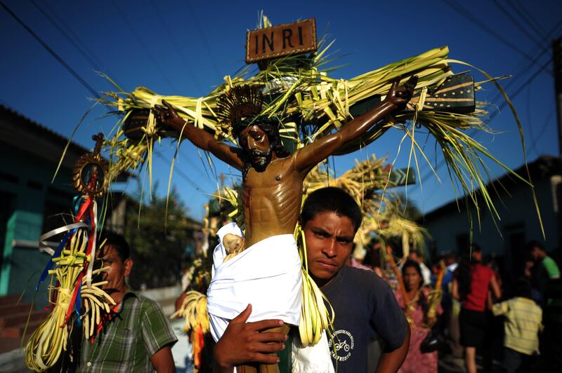 A member of the Brotherhood of El Nazareno prepares to participate in the 'Jesus of Nazareth' procession in the indigenous town of Izalco, 60 km west of San Salvador on March 28, 2013, one day before Good Friday. Christians around the world mark the holy week of Easter in celebration of the crucifixion and resurrection of Jesus Christ.  AFP PHOTO/ Jose CABEZAS
 *** Local Caption ***  801605-01-08.jpg