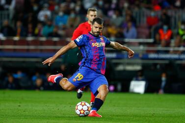 Barcelona's Sergio Aguero controls the ball during a Champions League group E soccer match between F. C.  Barcelona and Dinamo Kyiv at Camp Nou stadium in Barcelona, Spain, Wednesday, Oct.  20, 2021.  (AP Photo / Joan Monfort)