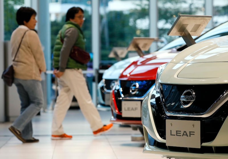 epa06335047 Customers check electric vehicles LEAF at showroom of global headquarters of Nissan Motor Co., Ltd., in Yokohama, Kanagawa Prefecture, south of Tokyo, Japan, 17 November 2017. Nissan submitted a detailed report to the Japanese Ministry of Land, Infrastructure, Transport, and Tourism regarding nonconforming final vehicle inspections at its plants in Japan and countermeasures to prevent recurrence, Nissan said on 17 November.  EPA/KIMIMASA MAYAMA