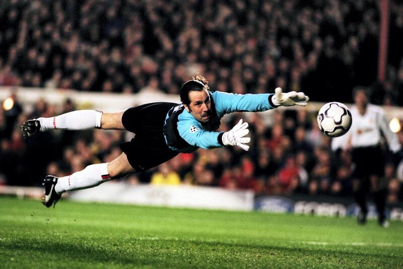 Arsenal goalkeeper David Seaman dives after the ball  (Photo by Jon Buckle/EMPICS via Getty Images)