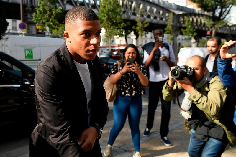 Paris Saint-Germain's forward Kylian Mbappe arrives at French football federation (FFF) headquarters prior to his appeal hearing before the FFF disciplinary committee, on September 20, 2018 in Paris. Mbappe was suspended in first instance for three matches after his red card against Nimes. / AFP / Lionel BONAVENTURE
