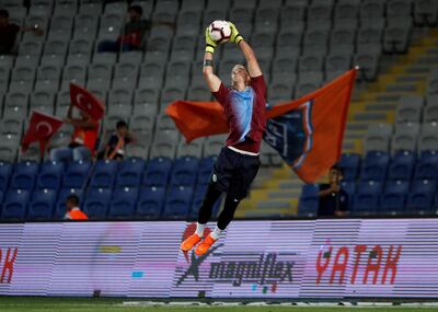 Soccer Football - Europa League - Istanbul Basaksehir v Burnley - Basaksehir Fatih Terim Stadium, Istanbul, Turkey - August 9, 2018   Burnley's Joe Hart warms up before the match   REUTERS/Murad Sezer      TPX IMAGES OF THE DAY