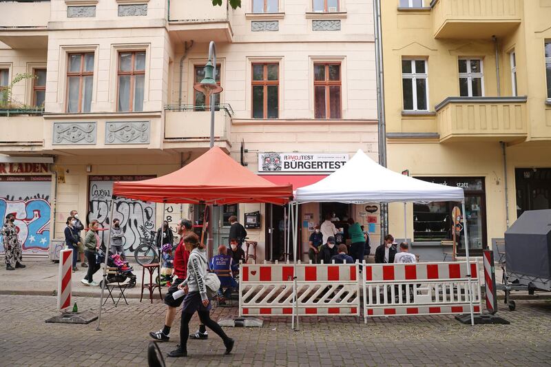 BERLIN, GERMANY - JUNE 13: People arriving to receive the Johnson and Johnson Janssen vaccine against Covid-19 consult with doctors under canopies before receiving their shot during a local vaccination drive at the Revolte Bar in Friedrichshain district on June 13, 2021 in Berlin, Germany. The bar owner, together with local doctors, organized the drive to administer 200 doses today, with invitations as a thank you gesture having gone out to people from the neighborhood who have supported the bar through the pandemic lockdown. While mass vaccination centers across Germany are administering inoculations at a record pace, many communities have also launched local vaccination drives. Nearly 50% of the population in Germany has so far received a first vaccination dose and coronavirus infection rates have plummeted.   (Photo by Sean Gallup/Getty Images)