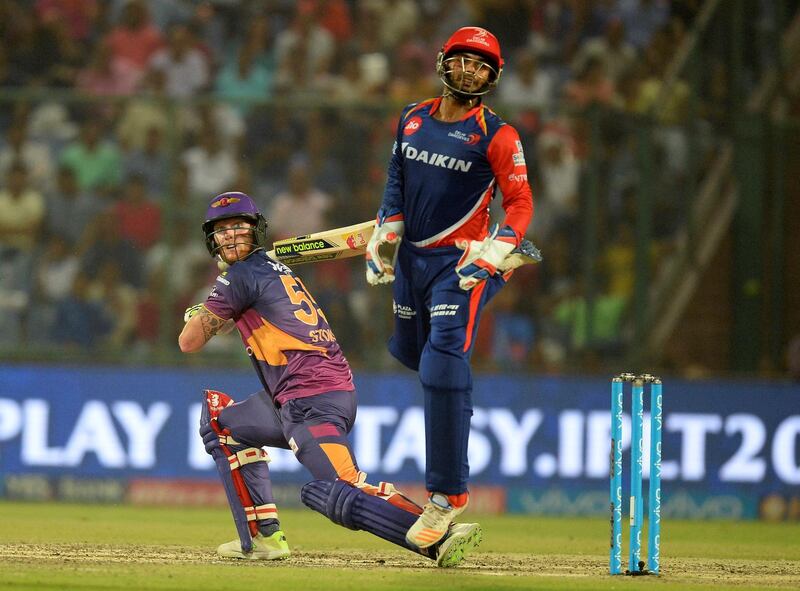 Rising Pune Supergiant batsman Ben Stokes (L) plays a shot as Delhi Daredevils wicketkeeper Rishab Pant reacts during the 2017 Indian Premier League (IPL) Twenty20 cricket match between Delhi Daredevils and Rising Pune Supergiant at The Feroz Shah Kotla Cricket Stadium in New Delhi on May 12, 2017. (Photo by SAJJAD HUSSAIN / AFP) / ----IMAGE RESTRICTED TO EDITORIAL USE - STRICTLY NO COMMERCIAL USE----- / GETTYOUT