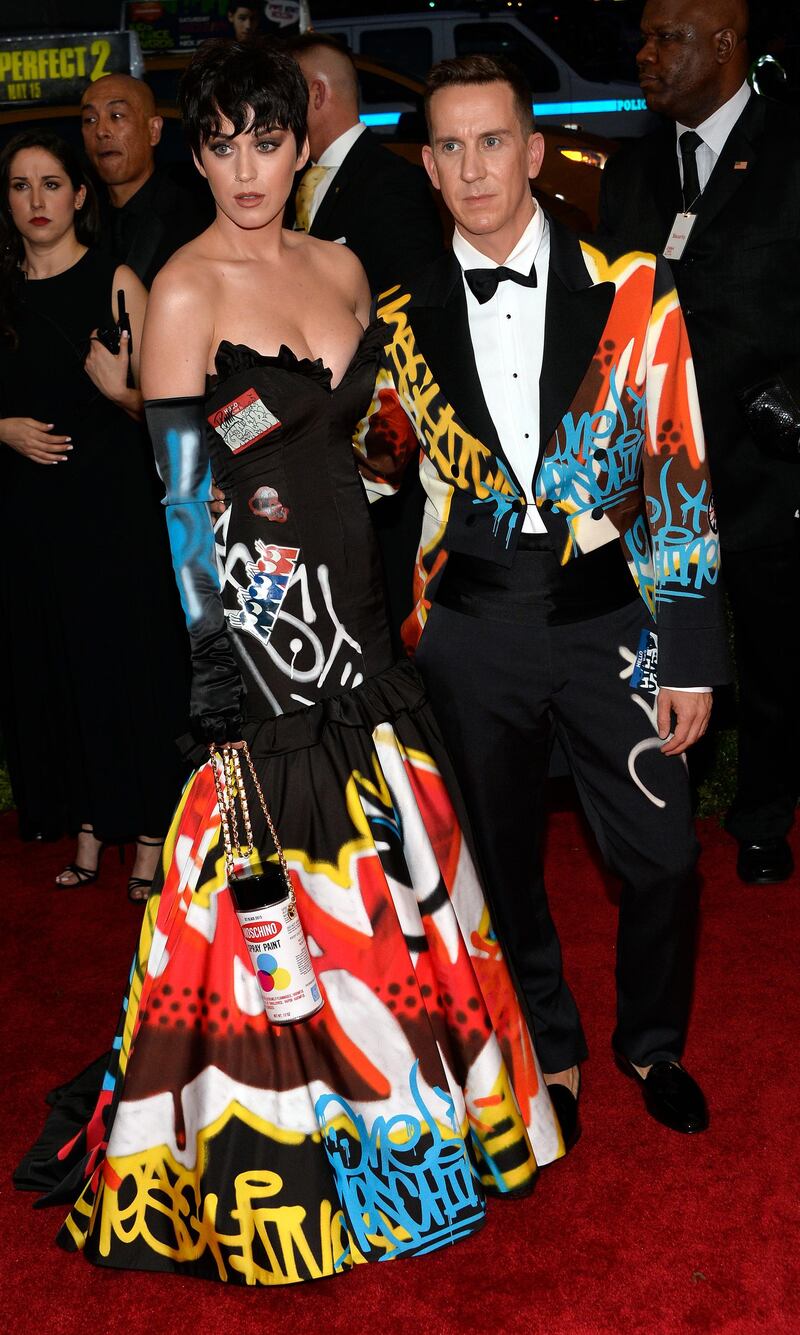 epa04733410 Katy Perry (L) and Jeremy Scott arrive for the 2015 Anna Wintour Costume Center Gala held at the New York Metropolitan Museum of Art in New York, New York, USA, 04 May 2015. The Costume Institute will present the exhibition 'China: Through the Looking Glass' at The Metropolitan Museum of Art from 07 May to 16 August 2015.  EPA/JUSTIN LANE