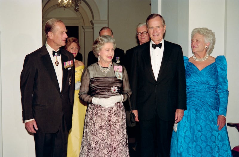 Bush and his wife, Barbara Bush, arrive at a dinner at the British embassy accompanied by the queen and Prince Philip on May 16, 1991. AFP