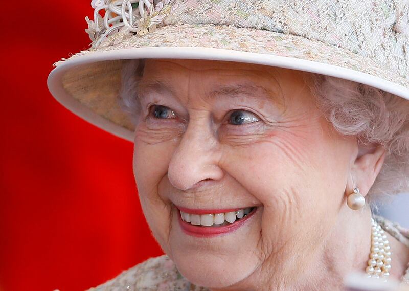 Britain's Queen Elizabeth waits for the arrival of the United Arab Emirates President Sheikh Khalifa bin Zayed al-Nahayan in Windsor, southern England April 30, 2013. The President is paying a state visit to Britain from April 30 to May 1.   REUTERS/Kirsty Wigglesworth/Pool     (REUTERS - Tags: ENTERTAINMENT POLITICS SOCIETY ROYALS) *** Local Caption ***  LON005_BRITAIN-_0430_11.JPG