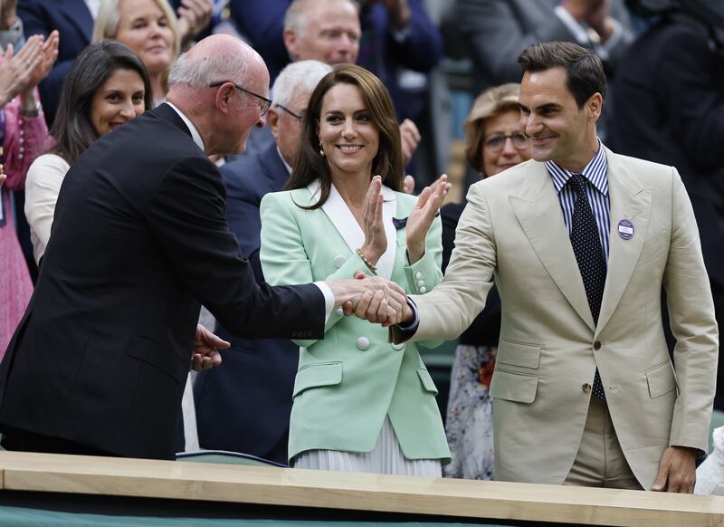AELTC Vice Chairman Ian Hewitt (L) shakes hands with Swiss former tennis player Roger Federer (R) as Britain's Catherine (C), Princess of Wales watches prior the 1st round match of Shelby Rogers of USA against Elena Rybakina of Kazakhstan at the Wimbledon Championships, Wimbledon, Britain, 04 July 2023.   EPA / TOLGA AKMEN 

  EDITORIAL USE ONLY  EDITORIAL USE ONLY