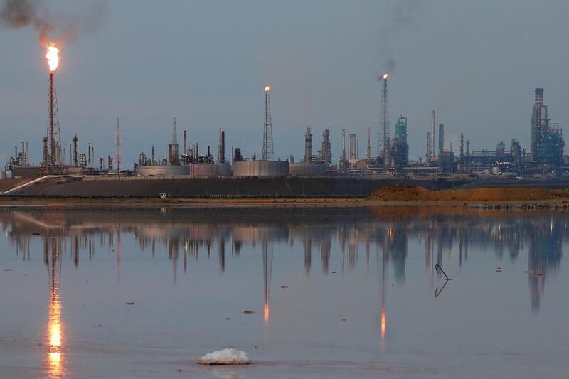 FILE PHOTO: A general view of the Amuay refinery complex which belongs to the Venezuelan state oil company PDVSA in Punto Fijo, Venezuela November 17, 2016. REUTERS/Carlos Garcia Rawlins/File Photo