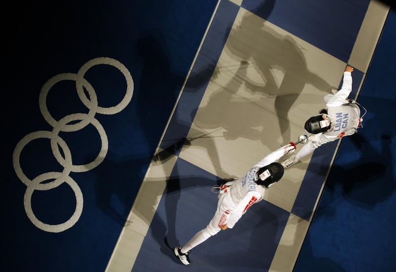 Tunisia's Ines Boubakri (L) competes against Canada's Jujie Luan during the Women's individual Foil elimination round of 64 match on August 11, 2008 at the Fencing Hall of National Convention center, as part of the 2008 Beijing Olympic games. Luan won 13-9.      AFP PHOTO / ADRIAN DENNIS (Photo by ADRIAN DENNIS / AFP)