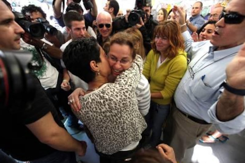 epa02963402 Supporters hold  Aviva Shalit (C), mother of abducted Israeli soldier Gilad Shalit who was captured in 2006 by Hamas-allied militants in the Gaza Strip, leave their temporary residence in Jerusalem on 12 October 2011 on the 1,935th day of their son's captivity. Israel and Hamas have reached a deal that would see the release of captured Israeli soldier Gilad Shalit in exchange for 1,027 Palestinian prisoners.  EPA/ABIR SULTAN *** Local Caption ***  02963402.jpg