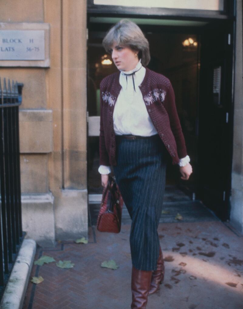 Nineteen year-old Lady Diana Spencer (1961 - 1997, later Diana, Princess of Wales), fiancee to the Prince of Wales, leaving her flat at Coleherne Court in Earl's Court, London 12th November 1980. (Photo by Hulton Archive/Getty Images)