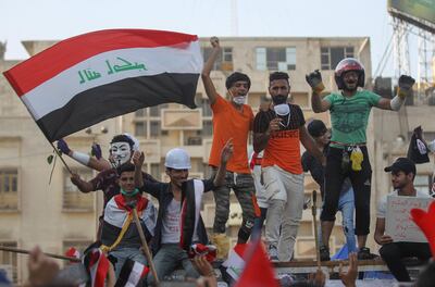 Iraqi protesters gather at Baghdad's Tahrir square during ongoing anti-government demonstrations on November 2, 2019. Iraqi security forces clashed with anti-government protesters in the early hours of Saturday near the capital's Tahrir Square, leaving one demonstrator dead and dozens more wounded, medical sources said. / AFP / AHMAD AL-RUBAYE
