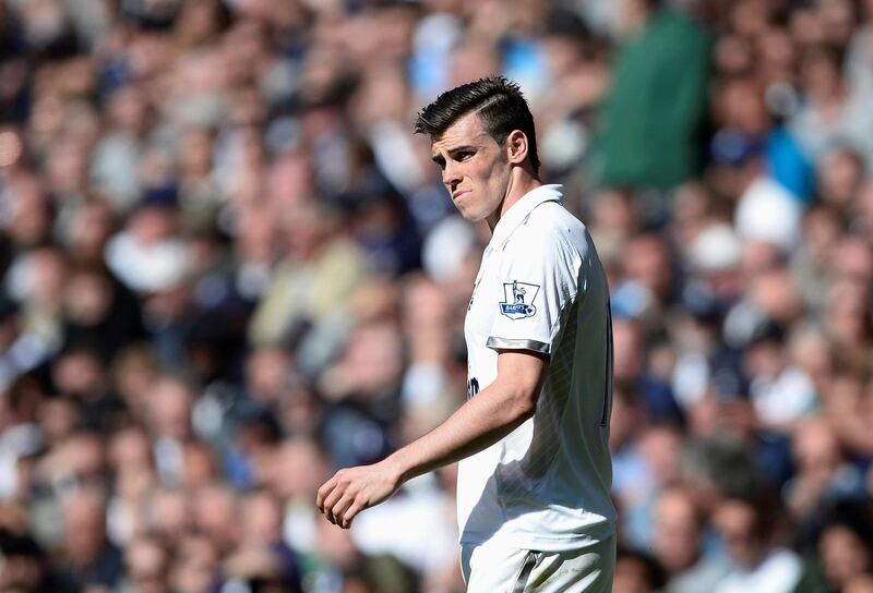 Tottenham Hotspur's Gareth Bale watches as his team take on Southampton during their English Premier League soccer match at White Hart Lane in London May 4, 2013. REUTERS/Dylan Martinez  (BRITAIN - Tags: SPORT SOCCER) NO USE WITH UNAUTHORIZED AUDIO, VIDEO, DATA, FIXTURE LISTS, CLUB/LEAGUE LOGOS OR "LIVE" SERVICES. ONLINE IN-MATCH USE LIMITED TO 45 IMAGES, NO VIDEO EMULATION. NO USE IN BETTING, GAMES OR SINGLE CLUB/LEAGUE/PLAYER PUBLICATIONS. FOR EDITORIAL USE ONLY. NOT FOR SALE FOR MARKETING OR ADVERTISING CAMPAIGNS - GM1E9541TC801