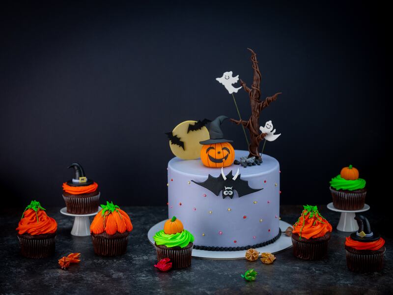 Halloween-themed cakes and cupcakes at Mister Baker. Photo: Mister Baker