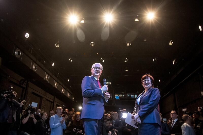epaselect epa06435978 Former chairman of the Czech Science Academy and presidential candidate Jiri Drahos (L) speaks next to his wife Eva Drahosova (R) during an elections night at his election headquartes during the first round of the Czech presidential elections in Prague, Czech Republic, 13 January 2018. According to exit polls from more than 98 percent of polling stations, currently Czech President Milos Zeman has won almost 38,9 percent of the votes compared to 26,4 percent won by his opponent, former chairman of the Czech Science Academy Jiri Drahos.  EPA/MARTIN DIVISEK