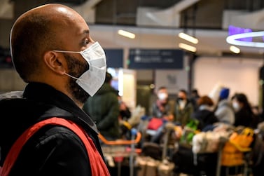An aiport worker(C) stand front of passengers coming from China, at the arrival Terminal in Charles De Gaule Airport, in Roissy on January 26, 2020. / AFP / Alain JOCARD