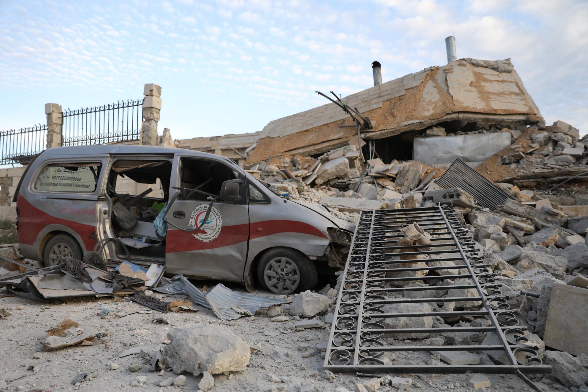 A picture taken on May 5, 2019 shows destruction at the entrance of a hospital in the village of Kafr Nabl, south of the jihadist-held Syrian province of Idlib. - Two hospitals in the Syrian province of Idlib, were put out of service by Russian air strikes according to the Syrian Observatory for Human Rights (OSDH). (Photo by OMAR HAJ KADOUR / AFP)