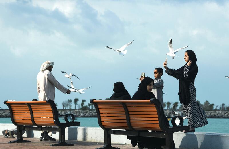 Abu Dhabi, United Arab Emirates - Residents enjoy the cool wind at the Corniche. Khushnum Bhandari for The National