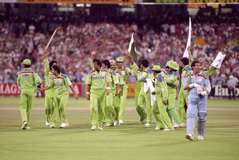 1992:  Pakistan celebrate as they take the last England wicket, that of Richard Illingworth, and win the Cricket World Cup at the MCG in Melbourne.