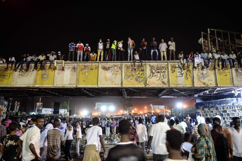 Sudanese protesters gather outside the army headquarters in Khartoum on May 9, 2019.
  / AFP / Mohamed el-Shahed
