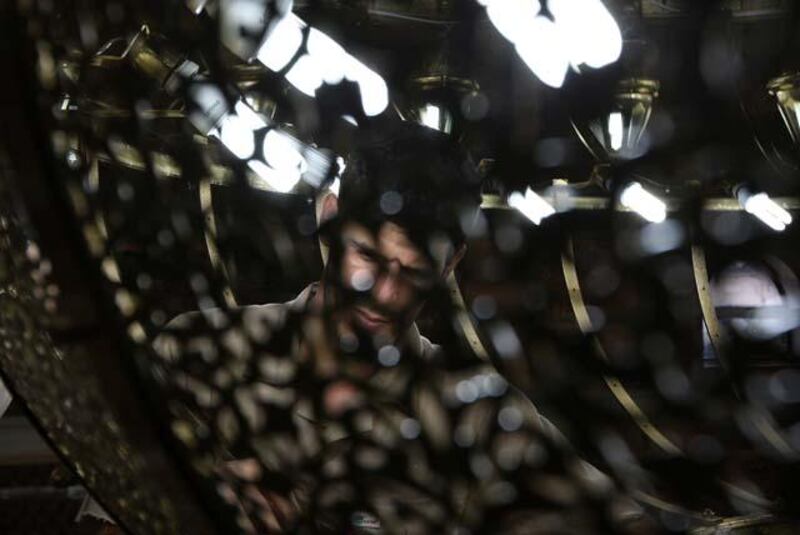 DUBAI, UNITED ARAB EMIRATES Ð May 30, 2011: Workers are fixing parts of the chandelier at the under construction Farooq Mosque in Al Safa area in Dubai. (Pawan Singh / The National) For News. Story by James
