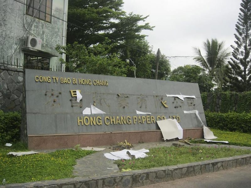A damaged sign of a Chinese factory in Binh Duong following the rampage of angry mobs. Reuters