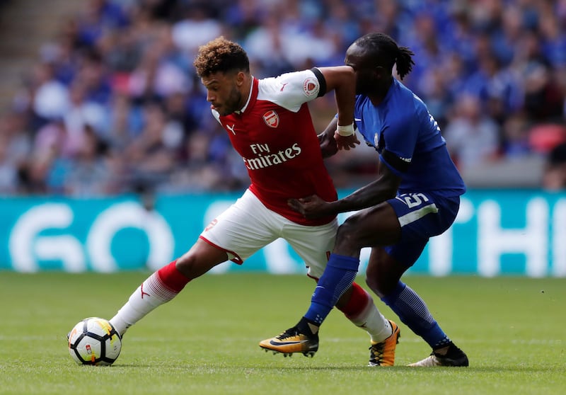 Arsenal's Alex Oxlade-Chamberlain holds off Chelsea's Victor Moses. Andrew Couldridge / Reuters