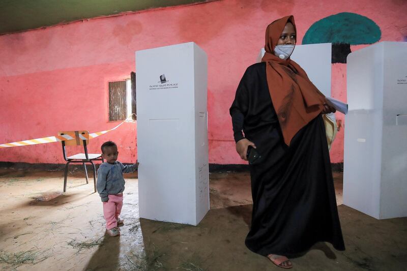 A woman with a child attends voting during the Ethiopian parliamentary and regional elections, in Beshasha, Ethiopia. Reuters