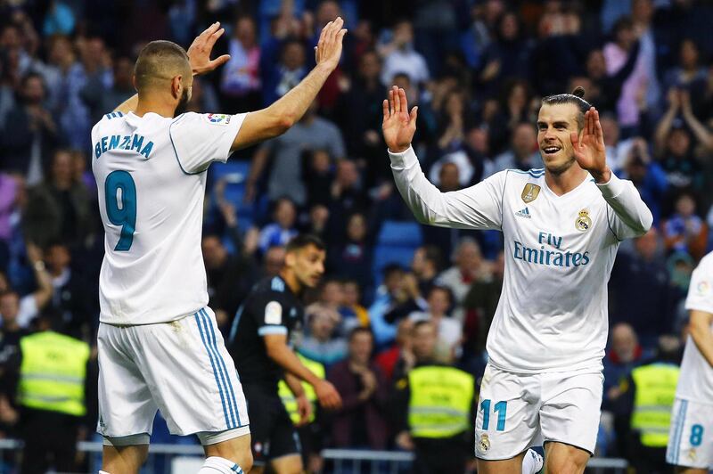 epa06731730 Real Madrid's Gareth Bale (R) celebrates with his teammate Karim Benzama (L) after scoring a goal during the Spanish Primera Division soccer match between Real Madrid and Celta Vigo at Santiago Bernabeu stadium in Madrid, Spain, 12 May 2018.  EPA/J.P.GANDUL